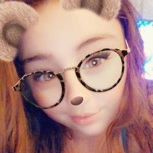 Meet your Posher, Holly